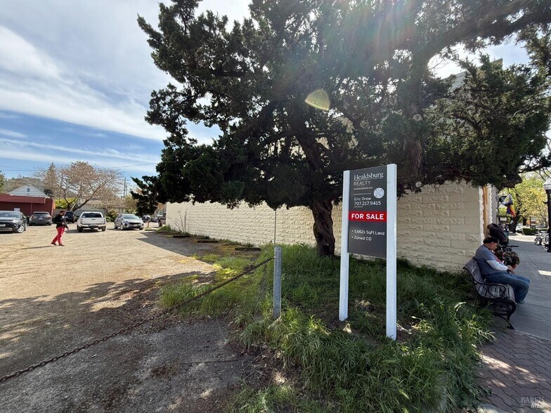 330 Center St, Healdsburg, CA à vendre - Photo du bâtiment - Image 2 de 4