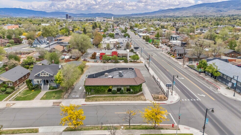 700 S Wells Ave, Reno, NV à louer - Photo du bâtiment - Image 3 de 15