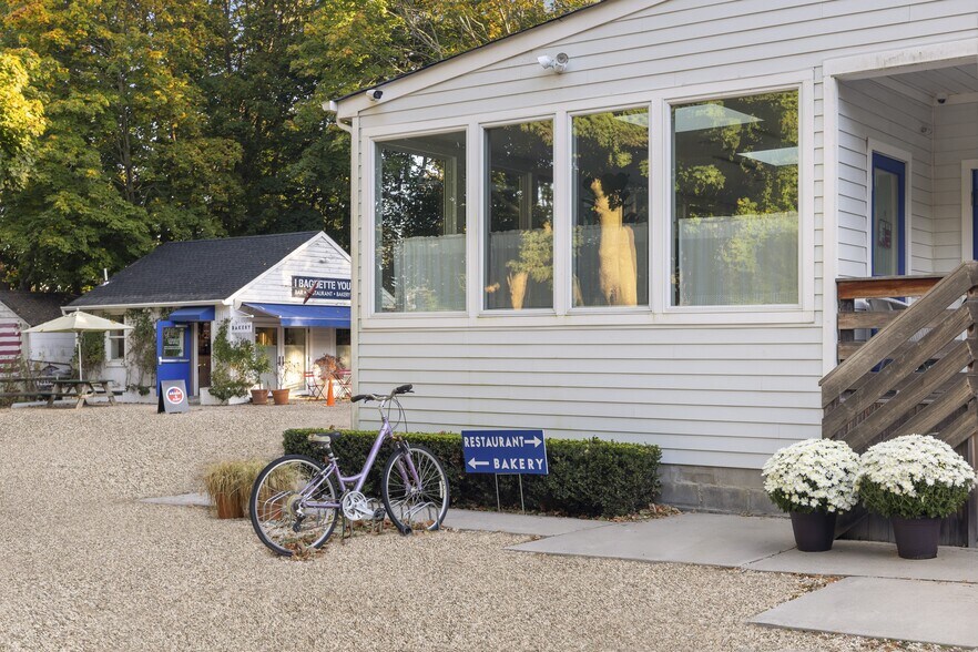 1970 Montauk Hwy, Bridgehampton, NY à vendre - Photo du bâtiment - Image 3 de 35