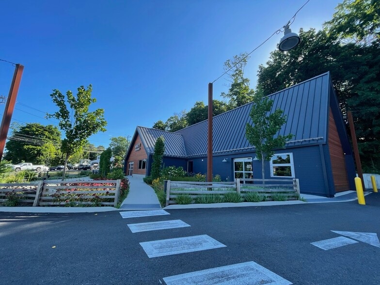 600 E Putnam Ave, Cos Cob, CT for lease - Building Photo - Image 2 of 21