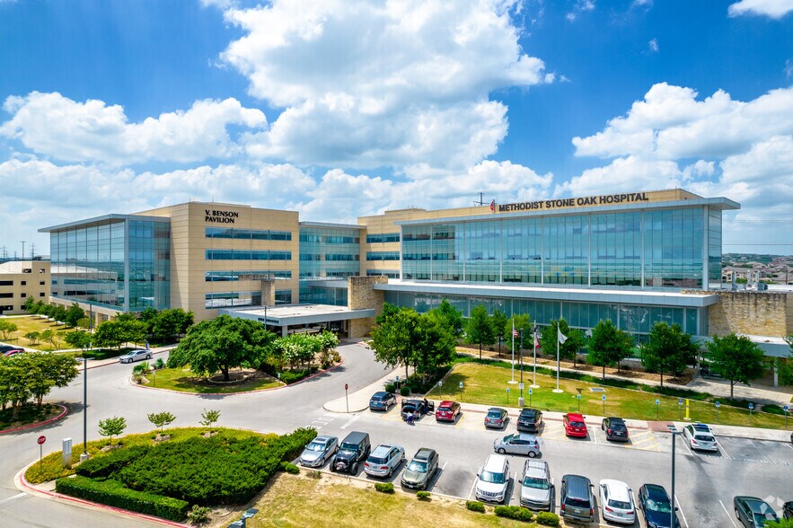 1139 E Sonterra Blvd, San Antonio, TX à louer - Photo du bâtiment - Image 2 de 4