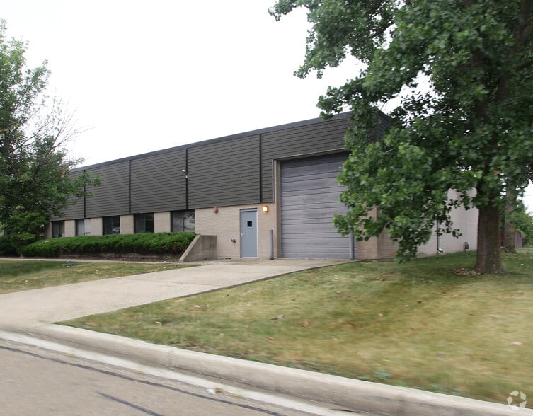 1334 Enterprise Dr, Romeoville, IL for lease - Primary Photo - Image 1 of 10