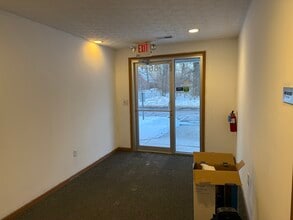 10-106 Village Pointe Dr, Powell, OH for lease Interior Photo- Image 1 of 16
