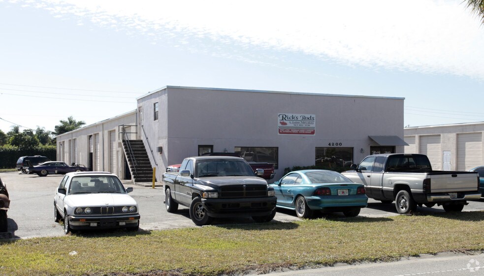 4200 Westroads Dr, West Palm Beach, FL à louer - Photo principale - Image 1 de 2