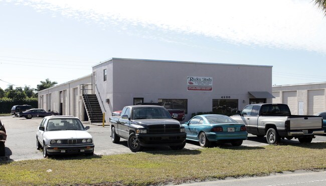 Plus de détails pour 4200 Westroads Dr, West Palm Beach, FL - Local d'activités à louer