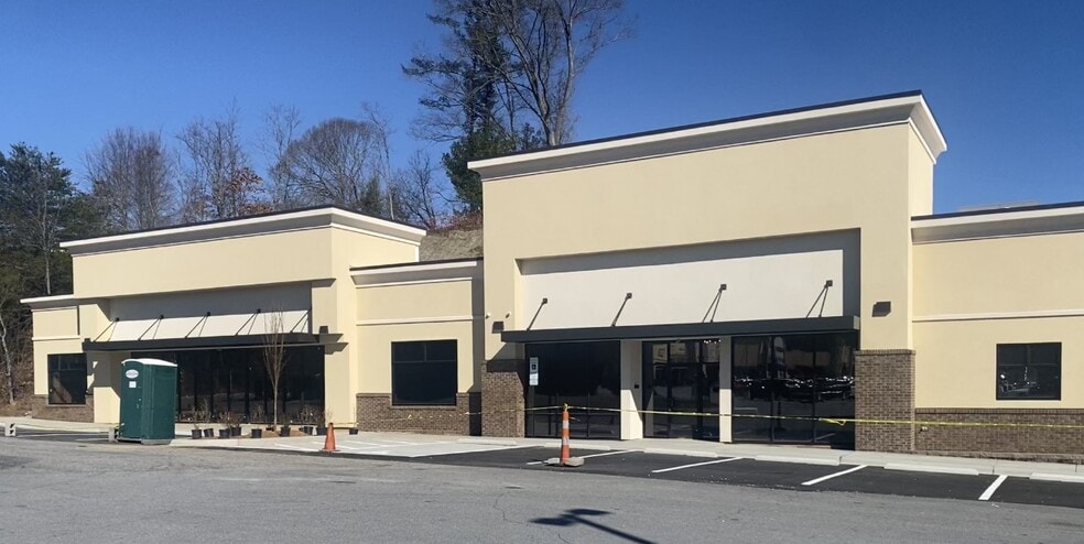 91 Marketplace Ln, Candler, NC for lease - Building Photo - Image 2 of 6