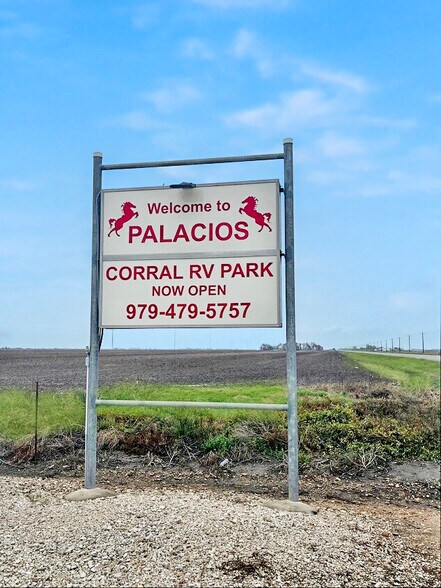 22014 State Highway 35 S, Palacios, TX à vendre - Photo du bâtiment - Image 1 de 8