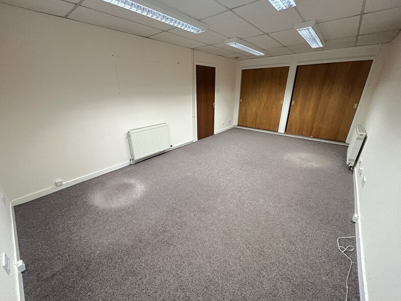 18 Castle St, Dumfries for lease - Building Photo - Image 2 of 4