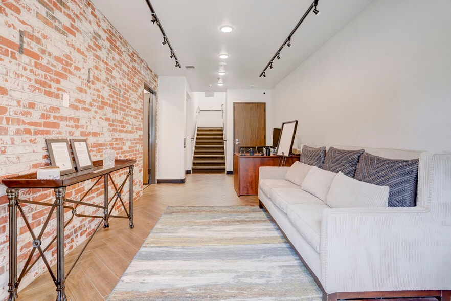 6544 Greatwood Pky, Sugar Land, TX for lease - Interior Photo - Image 2 of 21