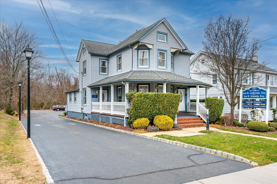 27 N Main St, Marlboro, NJ à vendre - Photo du bâtiment - Image 2 de 25