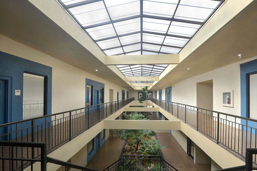 1601 E Lamar Blvd, Arlington, TX à louer - Photo du bâtiment - Image 3 de 10