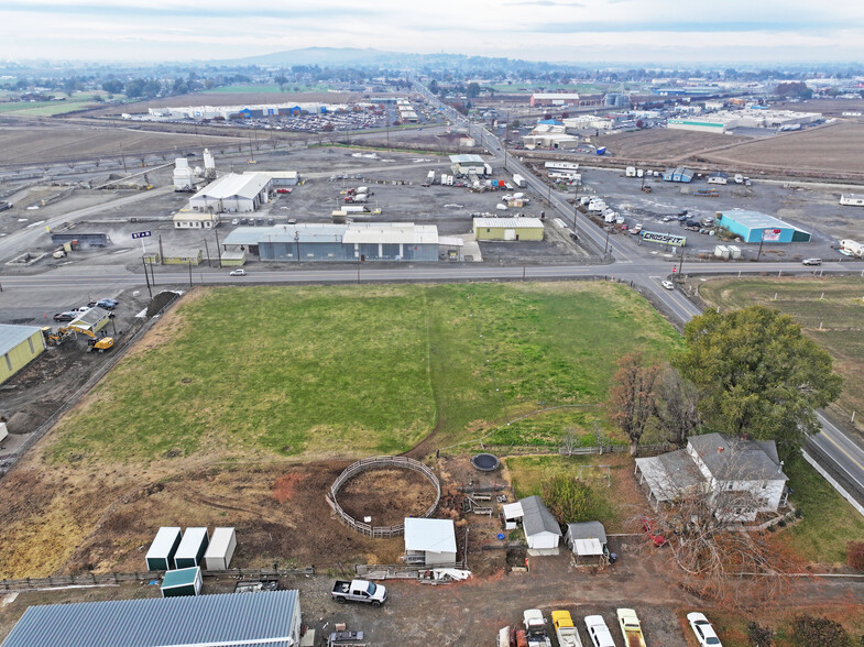 300 Factory Rd, Sunnyside, WA for sale - Building Photo - Image 3 of 8