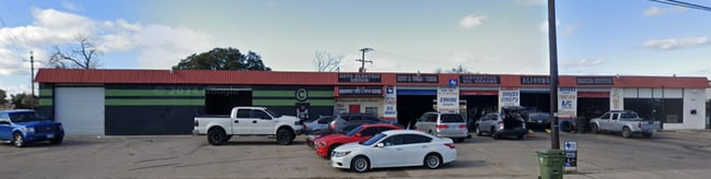 Plus de détails pour 700 S Cherry Ln, Fort Worth, TX - Commerce de détail à vendre