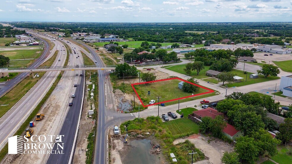 301 N Stemmons St, Sanger, TX à vendre - Photo du bâtiment - Image 2 de 6