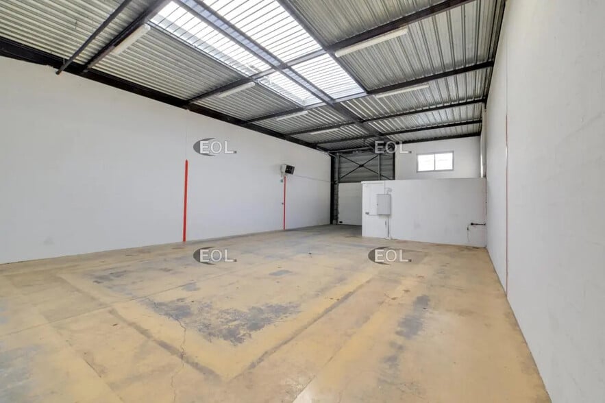 Flex in SAINT-OUEN-L'AUMONE for lease - Interior Photo - Image 2 of 7