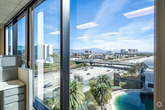 18101 Von Karman Ave, Irvine, CA à louer Photo du bâtiment- Image 2 de 2