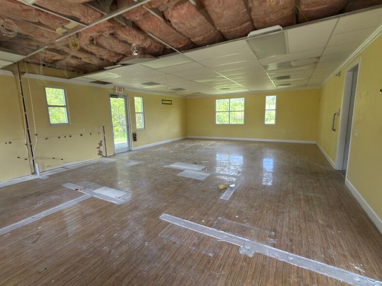3075 Bobcat Village Center Rd, North Port, FL à louer - Photo du bâtiment - Image 3 de 9