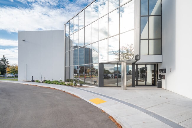 More details for 2645 Skymark Av, Mississauga, ON - Industrial for Lease