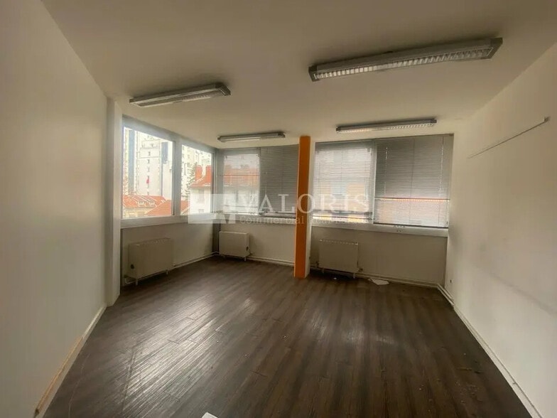 Office in Villeurbanne for lease - Interior Photo - Image 2 of 11