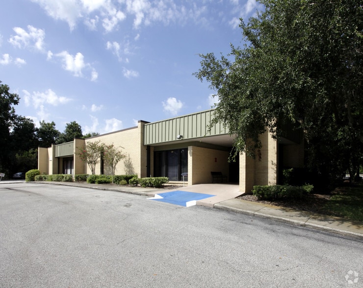 1855 Jess Parrish Ct, Titusville, FL à vendre - Photo du bâtiment - Image 2 de 2