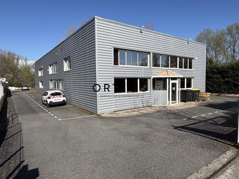 Office in for lease - Building Photo - Image 2 of 10