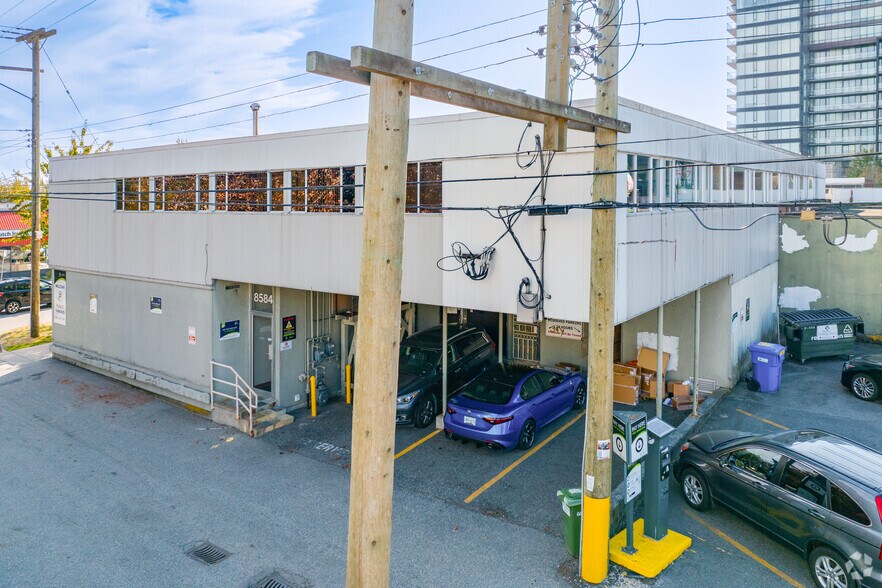 8594 Granville St, Vancouver, BC à louer - Photo du bâtiment - Image 2 de 3
