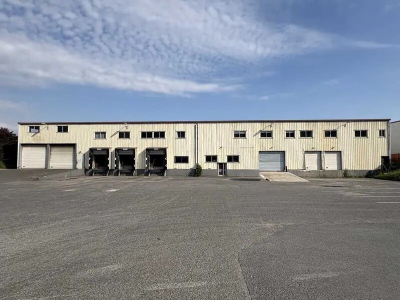 Flex in Ormes for lease Building Photo- Image 1 of 15