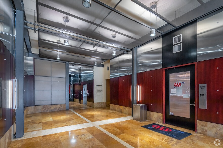 445 E Market St, Louisville, KY à vendre - Hall d’entrée - Image 3 de 5