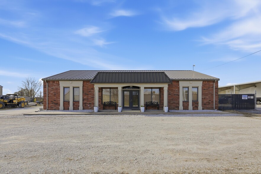 2307 Missouri Ave, Carthage, MO for sale - Primary Photo - Image 1 of 32