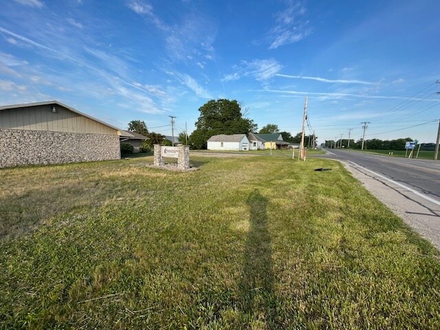 2015 E State Road 32, Winchester, IN à vendre - Photo du bâtiment - Image 2 de 9