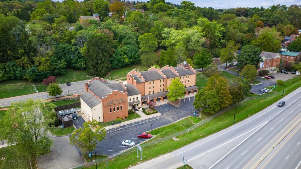 200 N Whitewoman St, Coshocton, OH à louer - Photo du bâtiment - Image 2 de 55