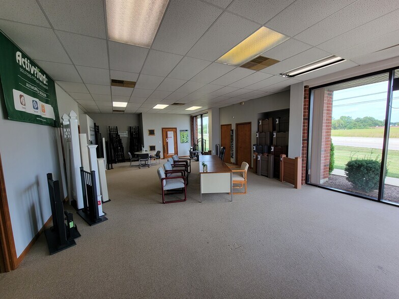 34W401 Roosevelt, Geneva, IL à vendre - Photo du bâtiment - Image 3 de 12