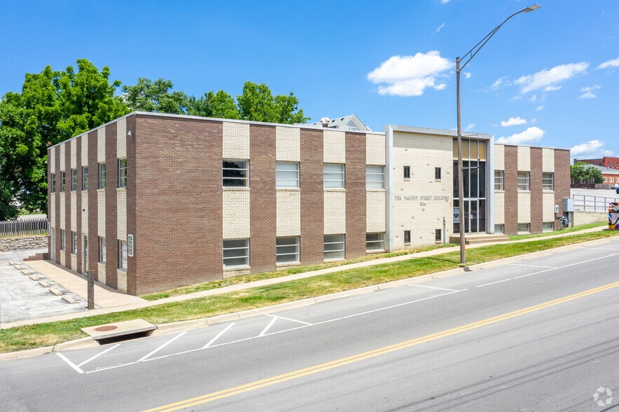 304 W Walnut St, Independence, MO for lease - Building Photo - Image 2 of 10