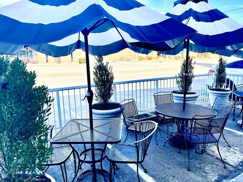 911 W North Bend Rd, Cincinnati, OH à vendre - Photo du bâtiment - Image 2 de 5