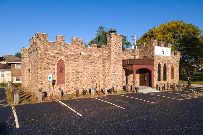 Plus de détails pour 8350 S 88th Ave, Justice, IL - Commerce de détail à vendre