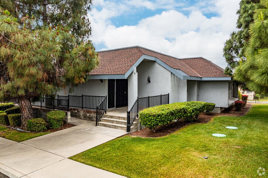 5551 State St, Montclair, CA à louer - Photo du bâtiment - Image 2 de 7