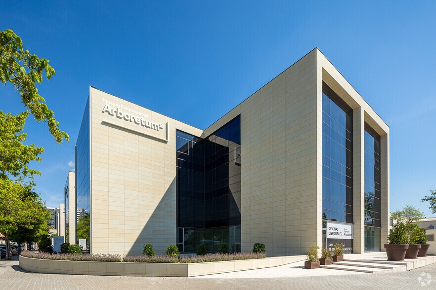 Avinguda de la Fama, 1, Cornellà de Llobregat, Barcelona for lease - Primary Photo - Image 1 of 3