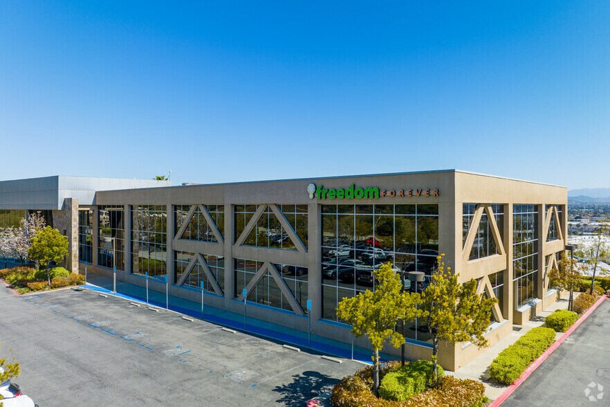 27368 Via Industria, Temecula, CA à louer - Photo du bâtiment - Image 2 de 6