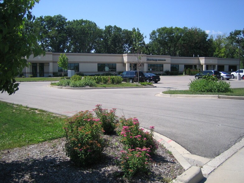 725 Cornerstone Crossing, Waterford, WI for lease - Building Photo - Image 3 of 16