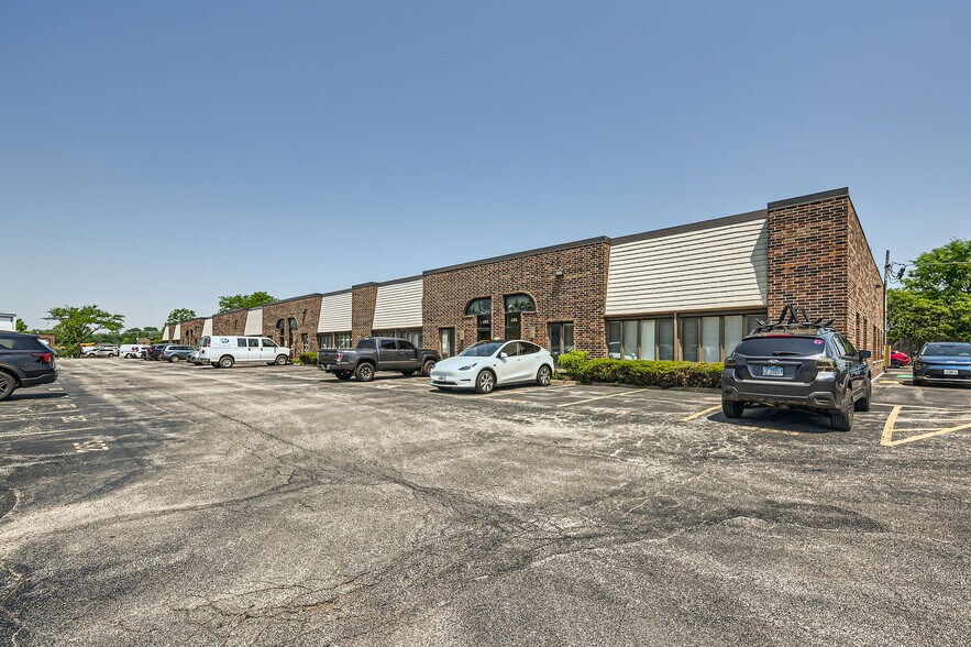 271-285 E Helen Rd, Palatine, IL à vendre - Photo du bâtiment - Image 2 de 11
