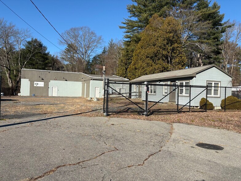 201 Daniel Shays Hwy, Athol, MA à vendre - Photo du bâtiment - Image 3 de 31