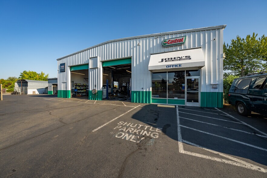 3311 Biddle Rd, Medford, OR à vendre - Photo principale - Image 1 de 63