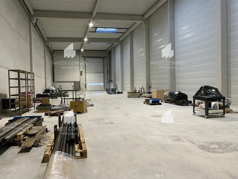 17 Avenue Roland Moreno, Frépillon for lease - Building Photo - Image 3 of 10
