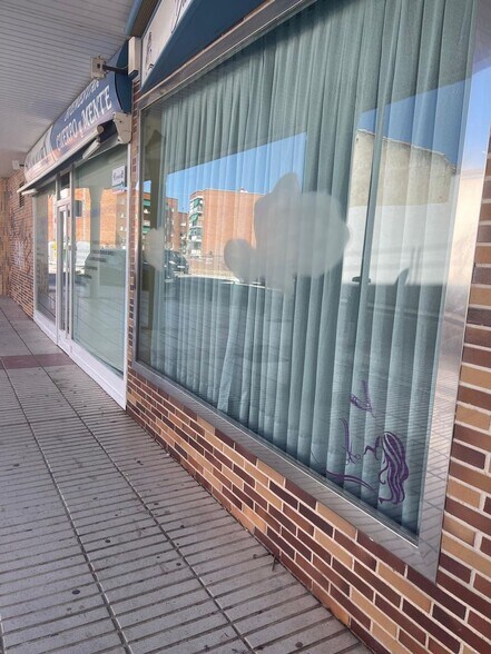 Commerce de détail dans Fuenlabrada, Madrid à louer - Photo du bâtiment - Image 1 de 4