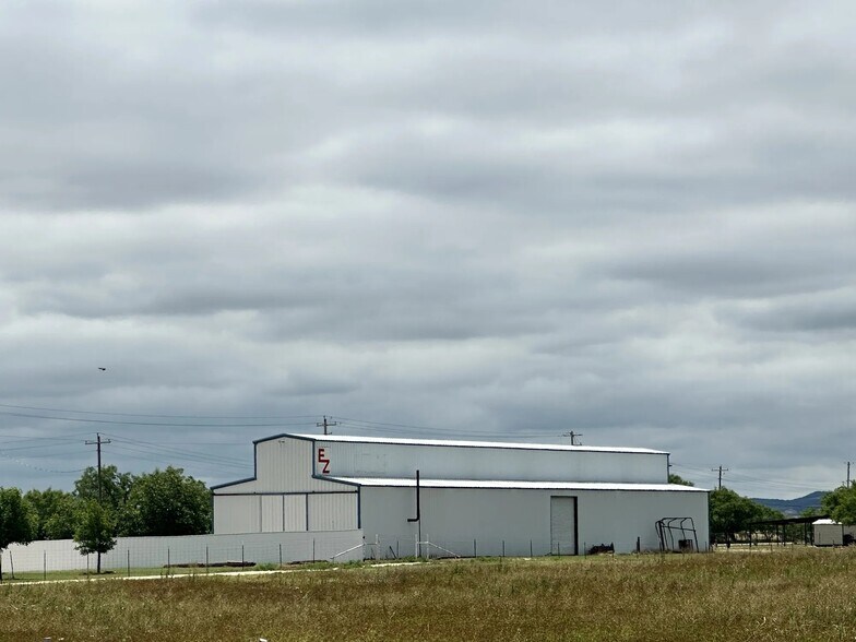 182 Cr-335, Abilene, TX à louer - Photo du bâtiment - Image 1 de 12