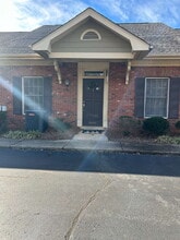 701 W Main St, Jamestown, NC à louer Photo du bâtiment- Image 1 de 8