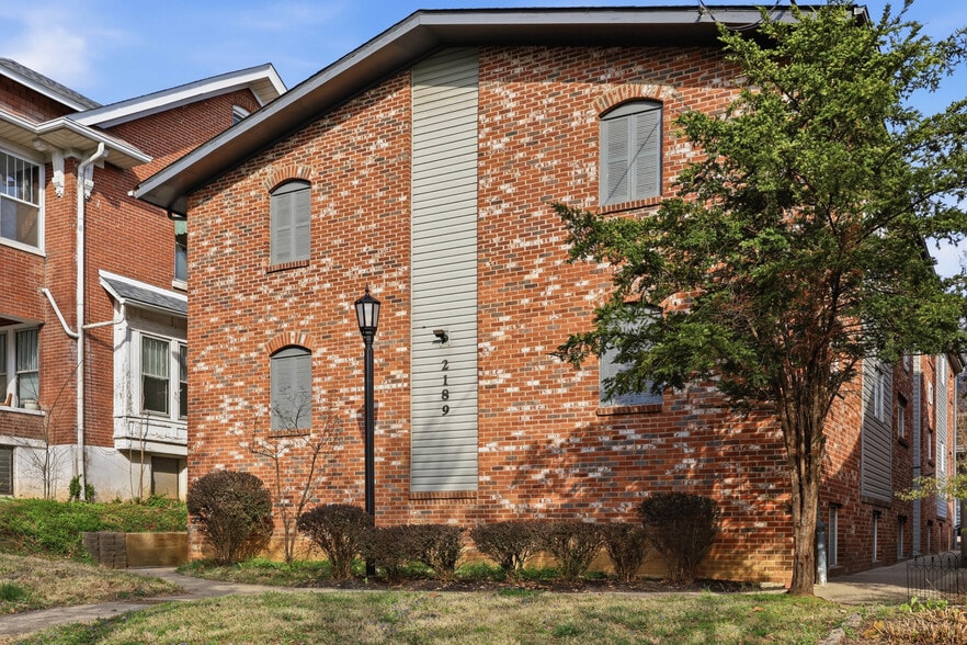 2189 Baringer Ave, Louisville, KY à vendre - Photo du bâtiment - Image 3 de 36