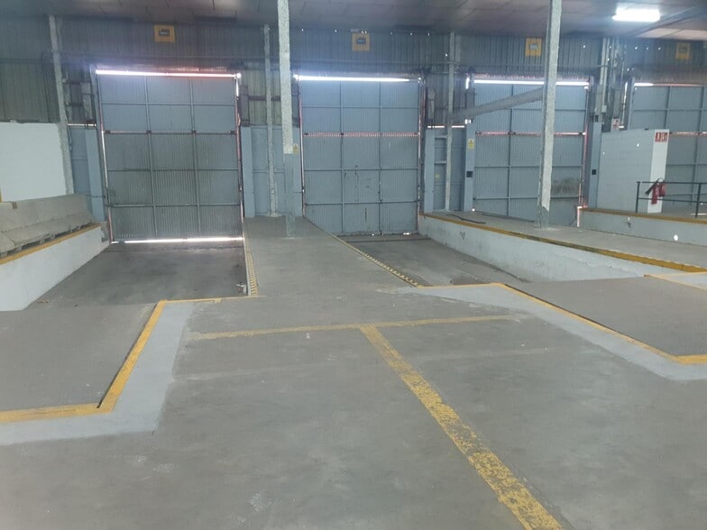 Industrial in Dos Hermanas for lease - Building Photo - Image 1 of 11