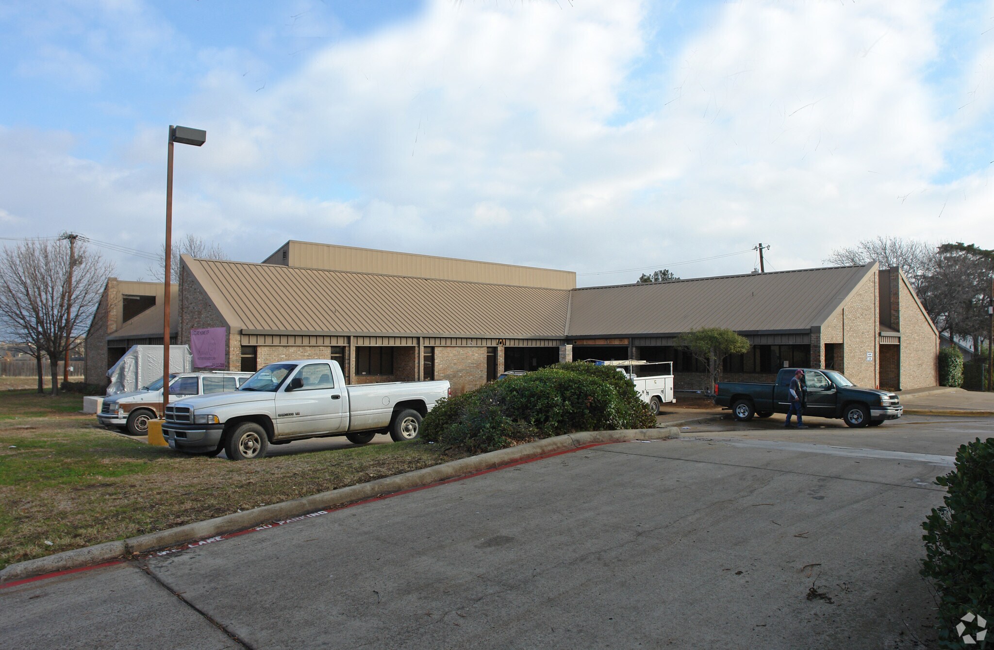1330 N Beckley Ave, Dallas, TX for lease Primary Photo- Image 1 of 5