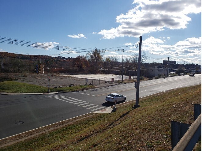 1074 Wolcott St, Waterbury, CT à vendre - Autre - Image 3 de 4